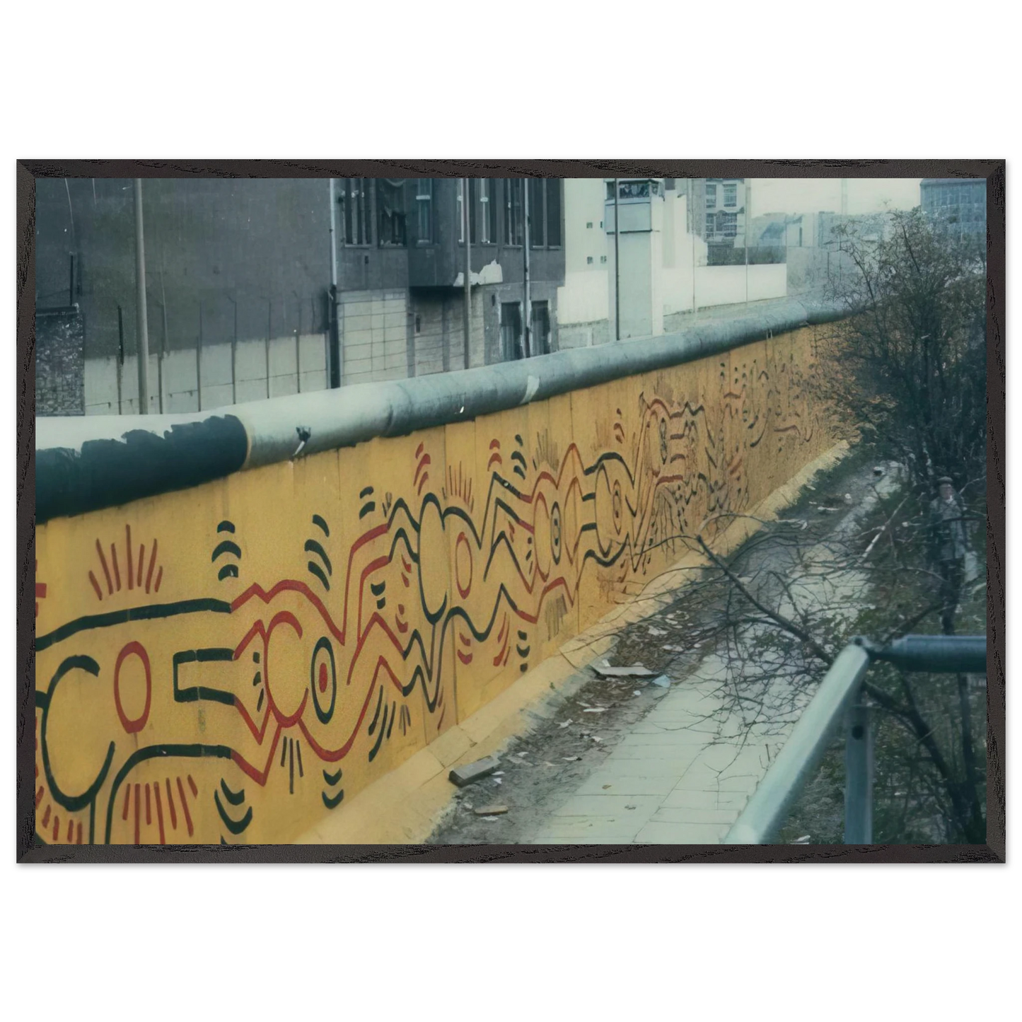 BERLIN MURAL 1986 N1 - Keith Haring 70x100 cm / 28x40 inches Framed Art Print – Black Wooden Frame