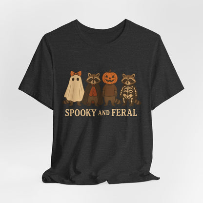 Spooky Raccoon Shirt, Grappige Halloween Grafisch T-shirt, Schattig Vintage Herfst T-shirt, Trendy Vrouwen Halloween Shirt, Feral Raccoon T-shirt
