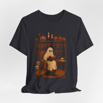 Fantasma vintage leyendo libros para amantes de la biblioteca Halloween espeluznante